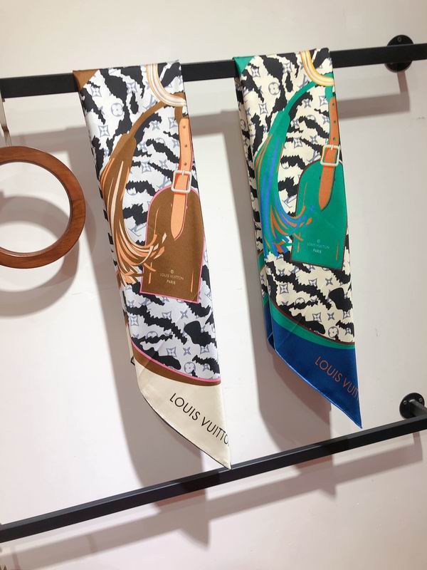 LV silk scarf 90X90cm E12